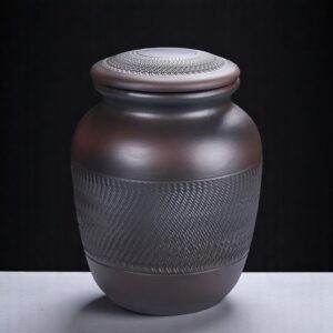 Elegant handcrafted ceramic urn with secure lid—ideal for preserving ashes of a beloved pet or loved one. Small, moisture-proof, and thoughtfully designed for meaningful remembrance.